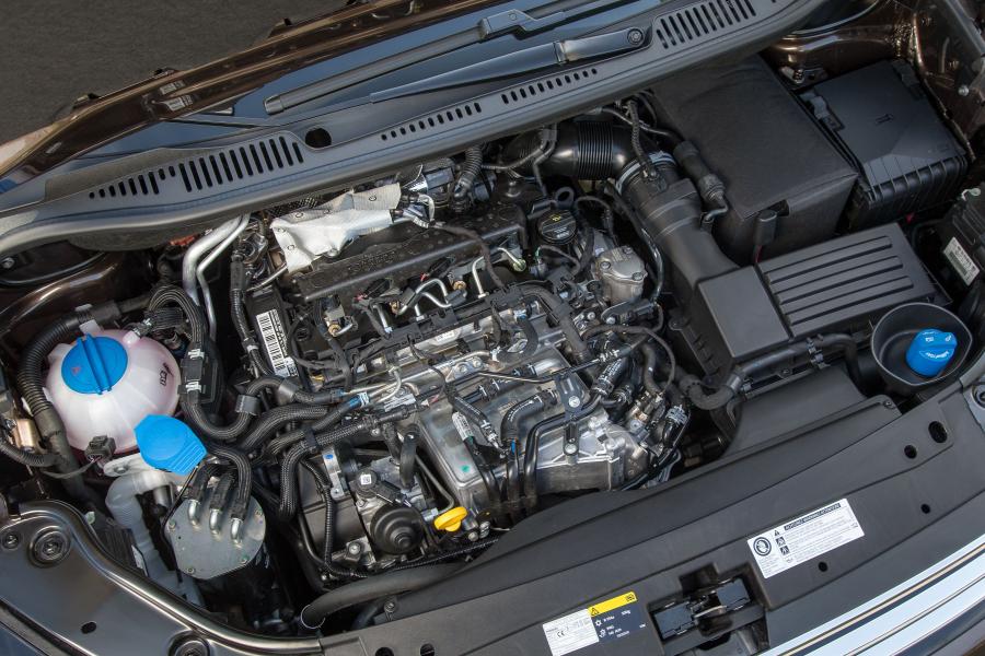  Volkswagen Caddy Highline 2015 года  (фото 16 из 19)